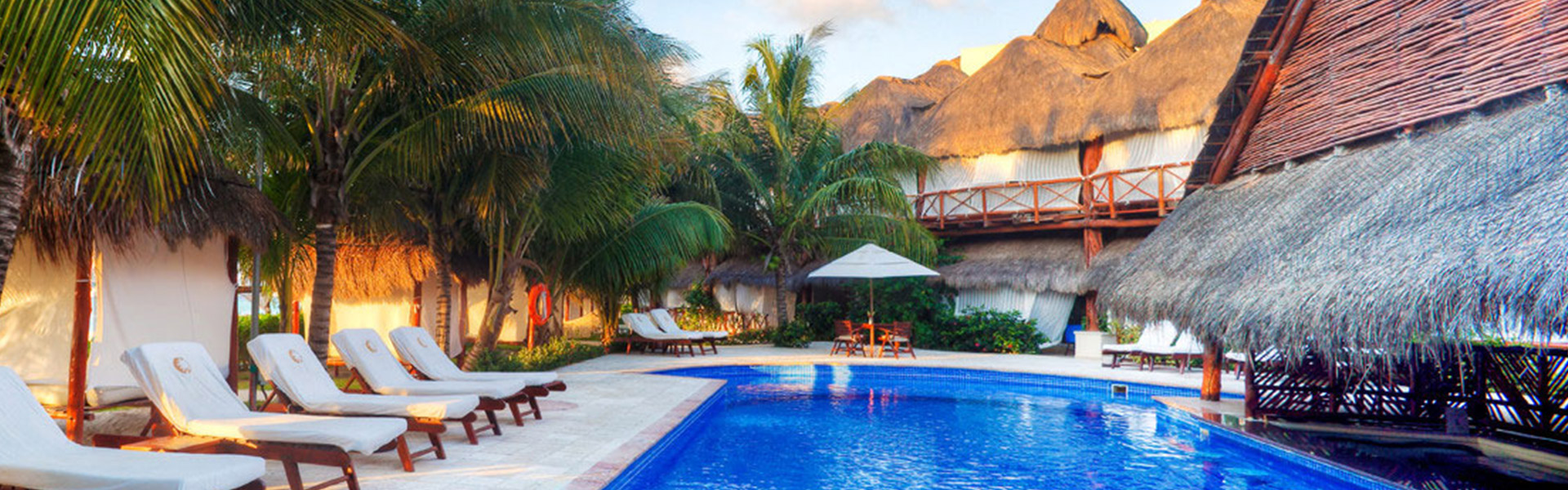 BAR 24 SWIM-UP BAR